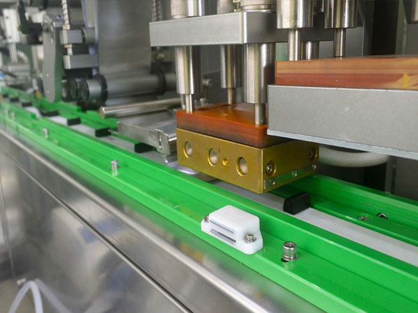 15vip太阳成集团古天乐灌装机/贴标机在赛普生物实现自动化生产和降低成本